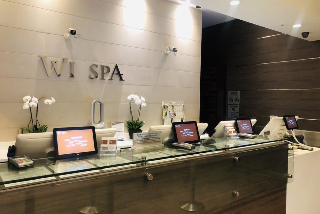 Singaporeans react to woman outraged at Naked Trans Woman allowed in Female area of spa - Alvinology