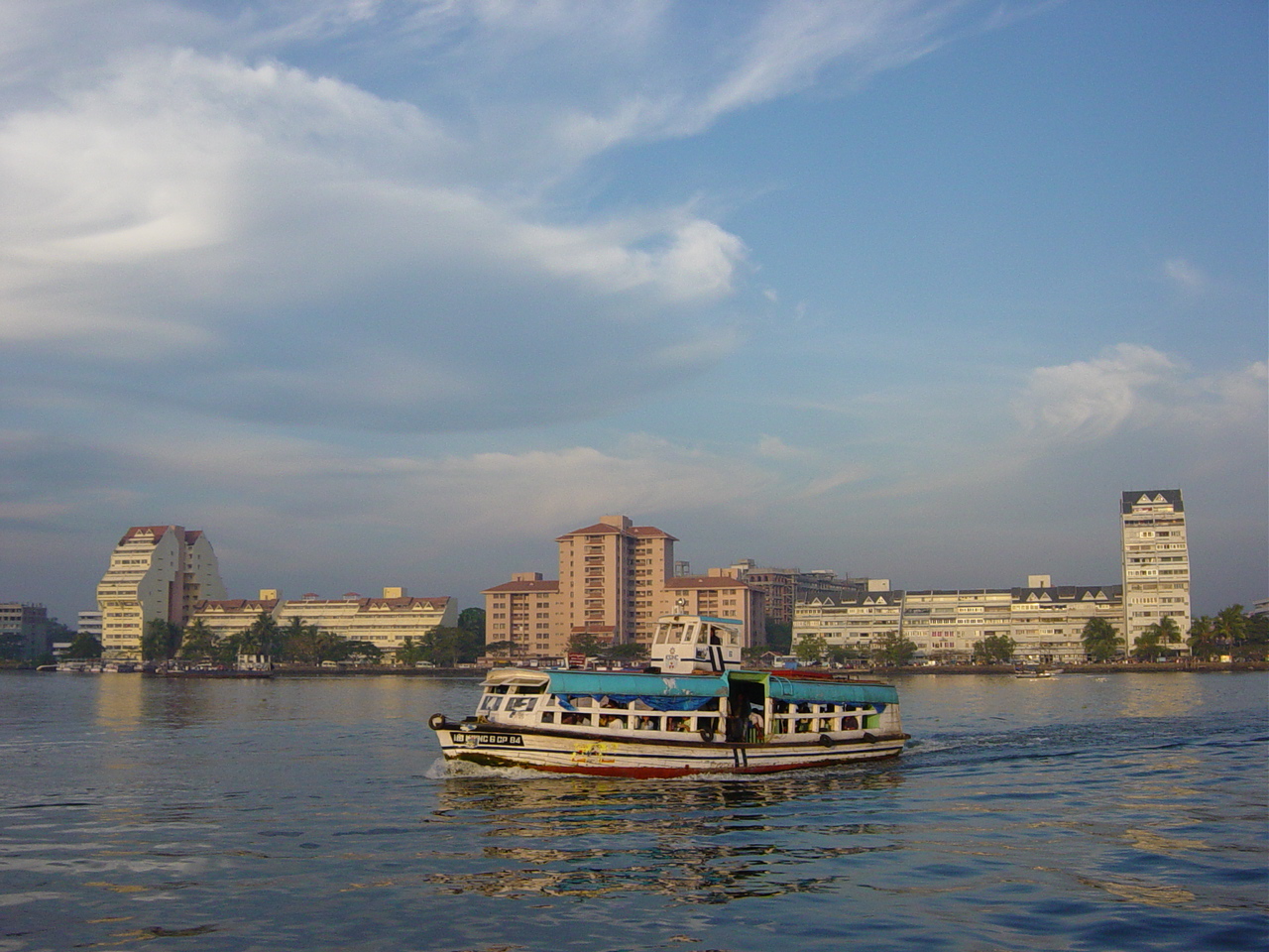 Top 5 Best Romantic Places in Kochi Perfect for Date Evenings and Staycations - Alvinology