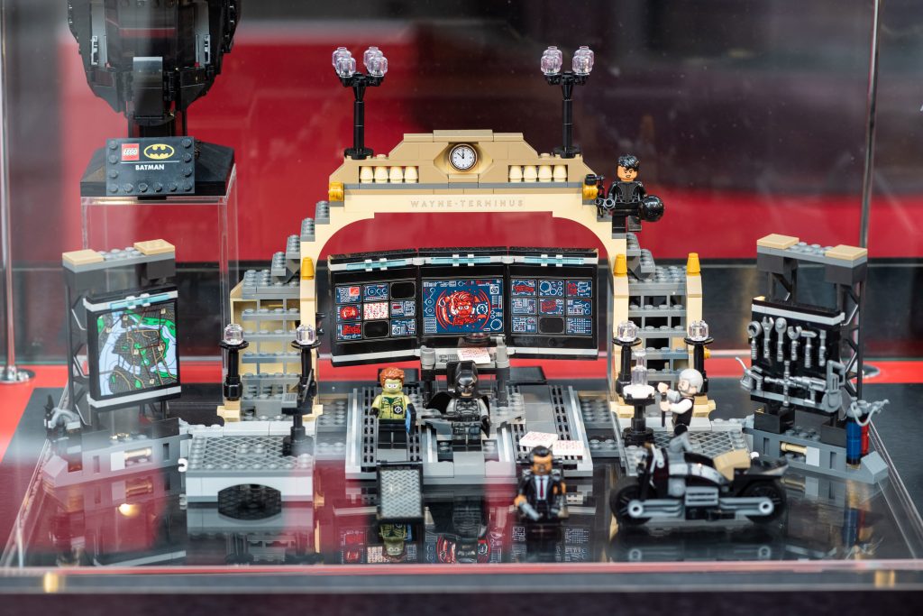 Test Your Bat-wits and help Robert Pattinson’s “The Batman” solve the S$400-Challenge today at Orchard Road Test Your Bat-wits and help Robert Pattinson’s “The Batman” solve the S$400-Challenge today at Orchard Road - Alvinology