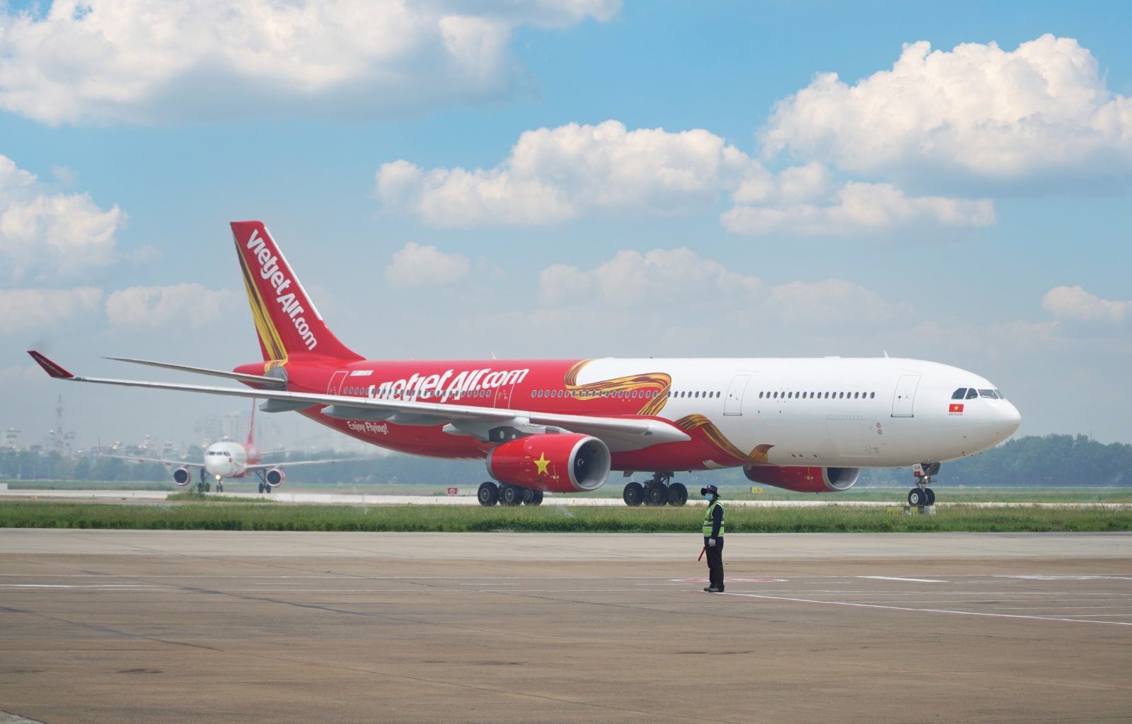 Grab your ZERO-FARE ticket to Vietnam with Vietjet before they run out! Booking period is only today! - Alvinology