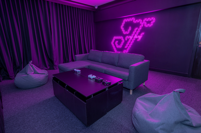 Round up your homies and experience the world’s first Luxury Gaming Suite at Fairmont Singapore powered by Razer! Round up your homies and experience the world’s first Luxury Gaming Suite at Fairmont Singapore powered by Razer! - Alvinology