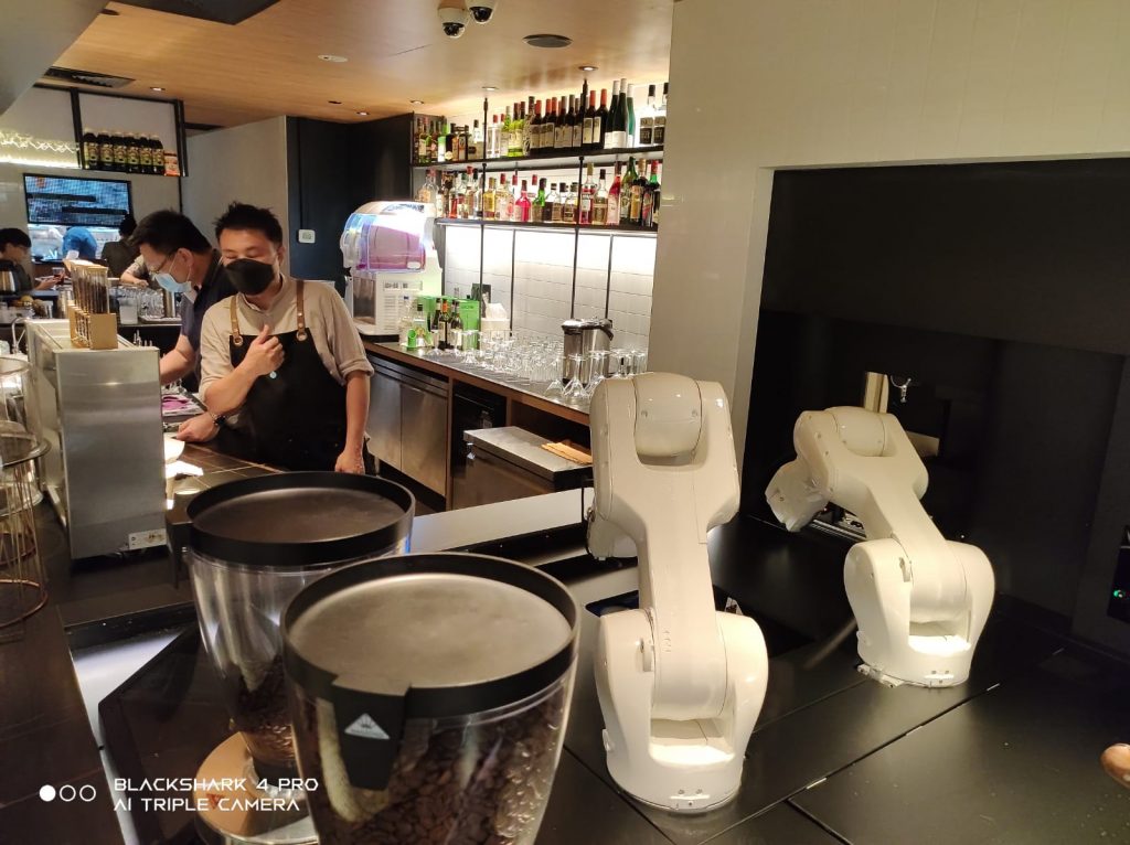 [Review] RATIO Café + GastroBar at ION Orchard with Robot-made Coffee and Cocktail - Alvinology