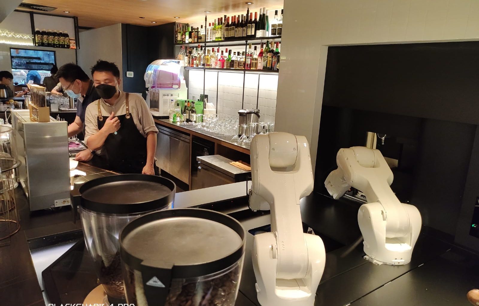 [Review] RATIO Café + GastroBar at ION Orchard with Robot-made Coffee and Cocktail - Alvinology