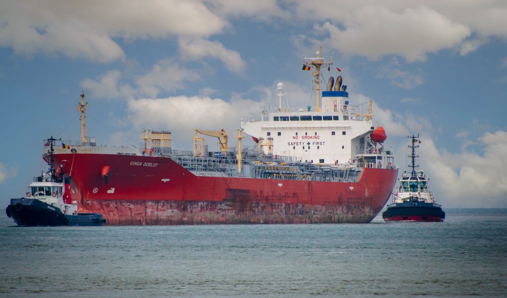 Here Are 4 Things You Need In Order To Transport Your Boat Somewhere - Alvinology