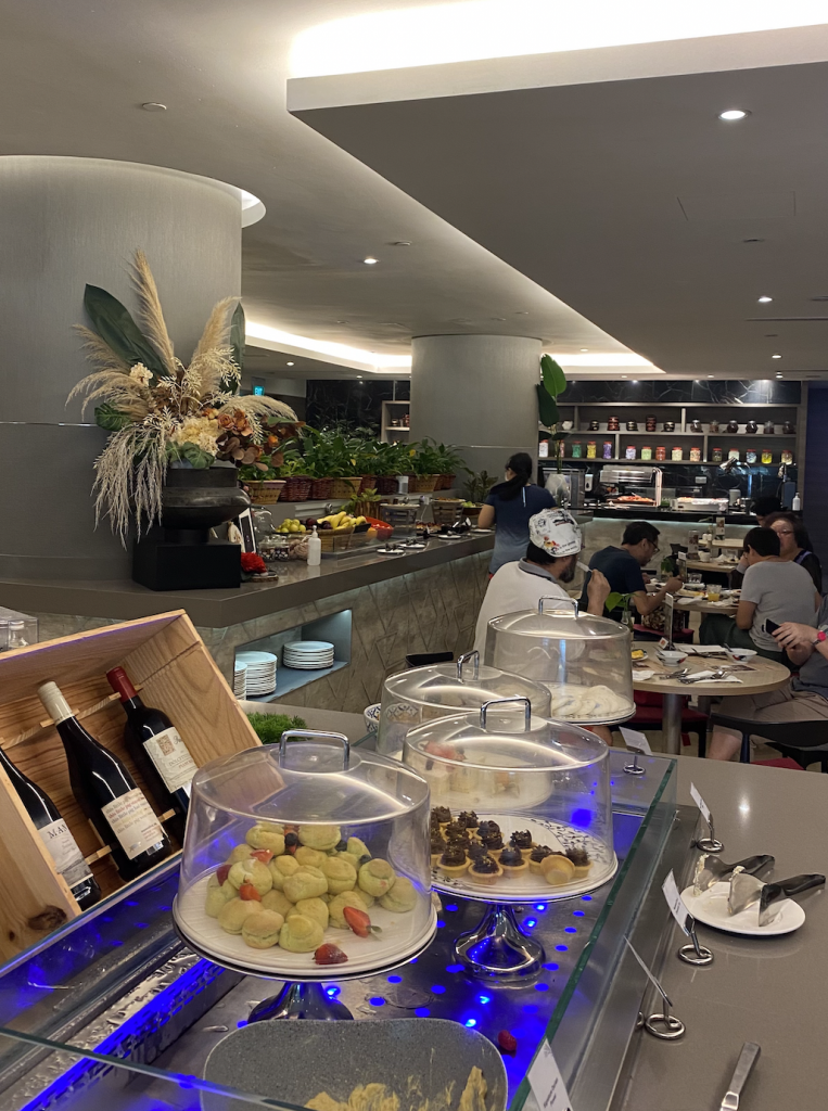 Enjoy local favourites with the return of Feast Roxy's weekend buffet at Grand Mercure Singapore - Alvinology