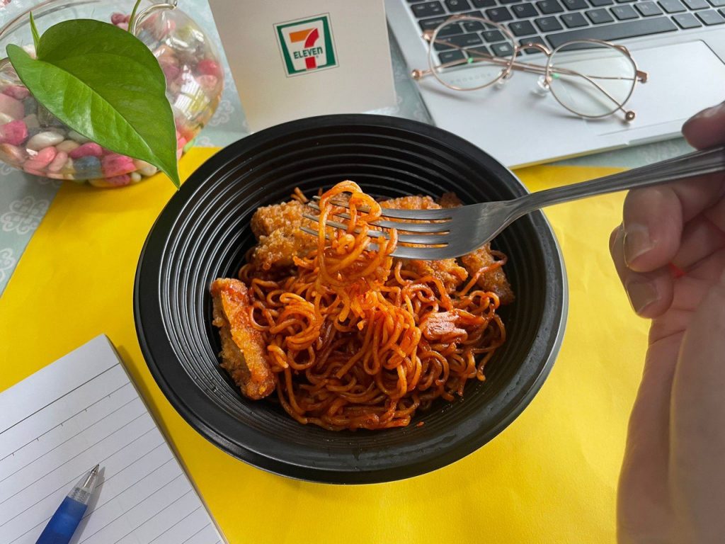 [Promo] We Try 7-Eleven's Ready-To-Eat Spicy Dishes from Mild to Mind-blowing Spicy! - Alvinology