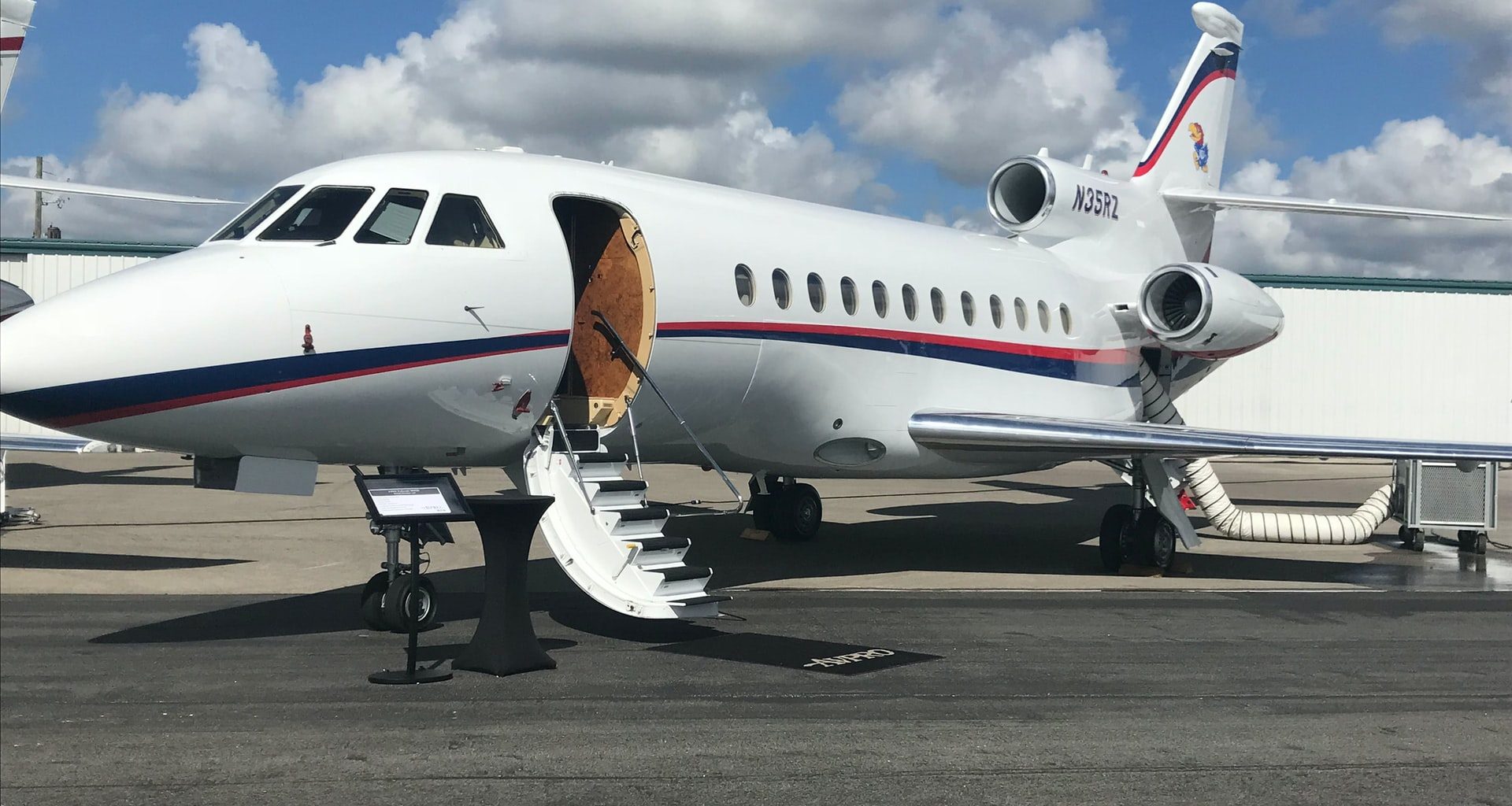 How to Find a Reliable Private Jet Company: A Guide - Alvinology