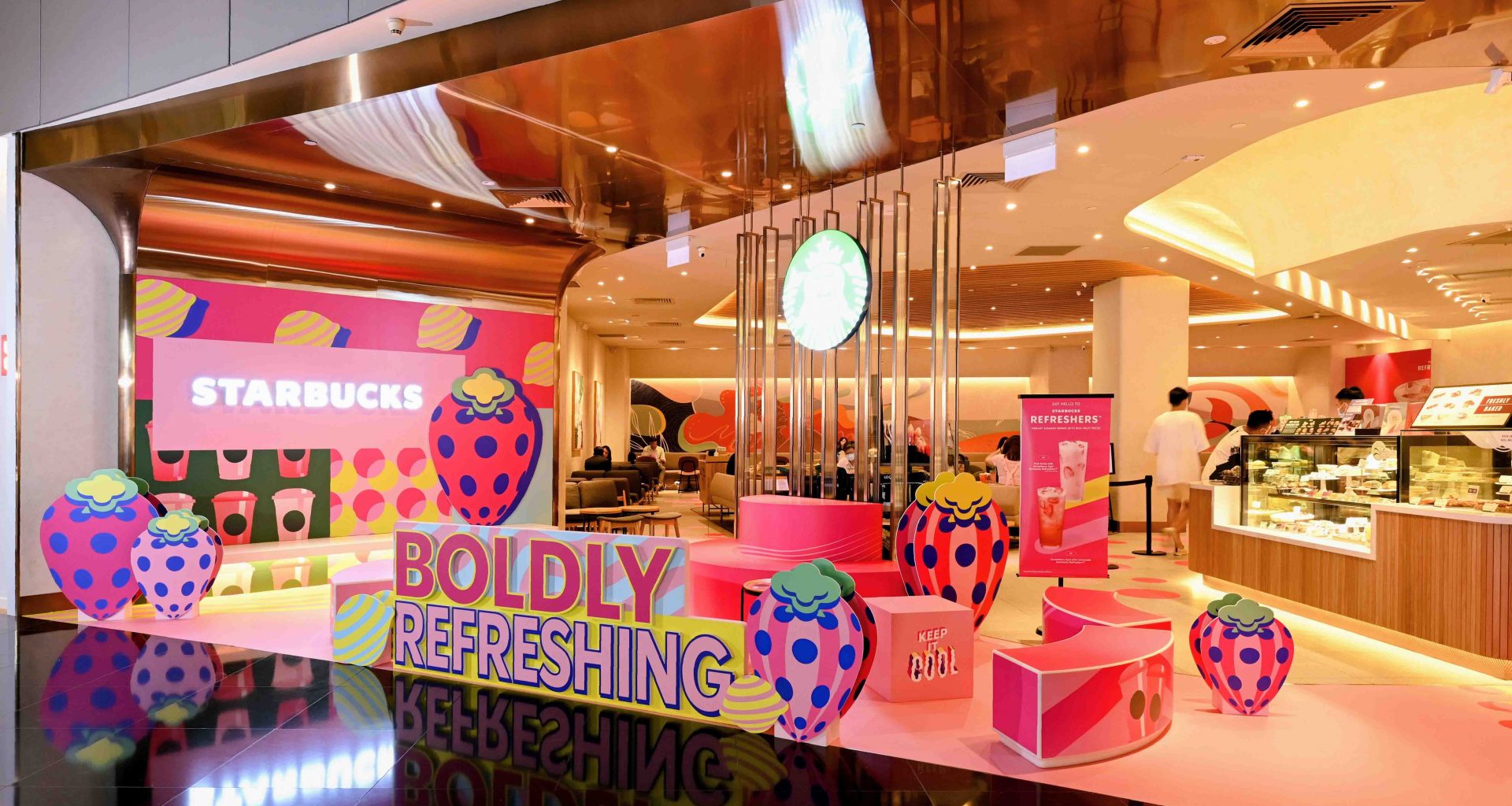 Starbucks VivoCity transforms into a Refreshers Pink Concept Store for the whole month of August! - Alvinology