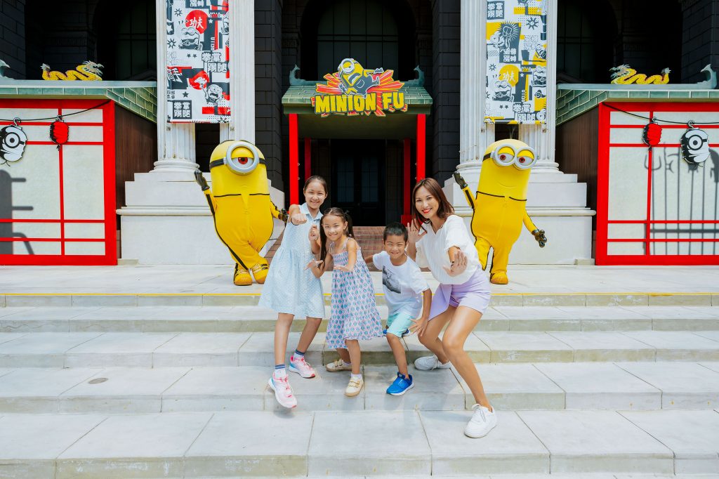 Enter the colourful and groovy world of Minions 2: The Rise of Gru at Universal Studios Singapore this July to August! - Alvinology