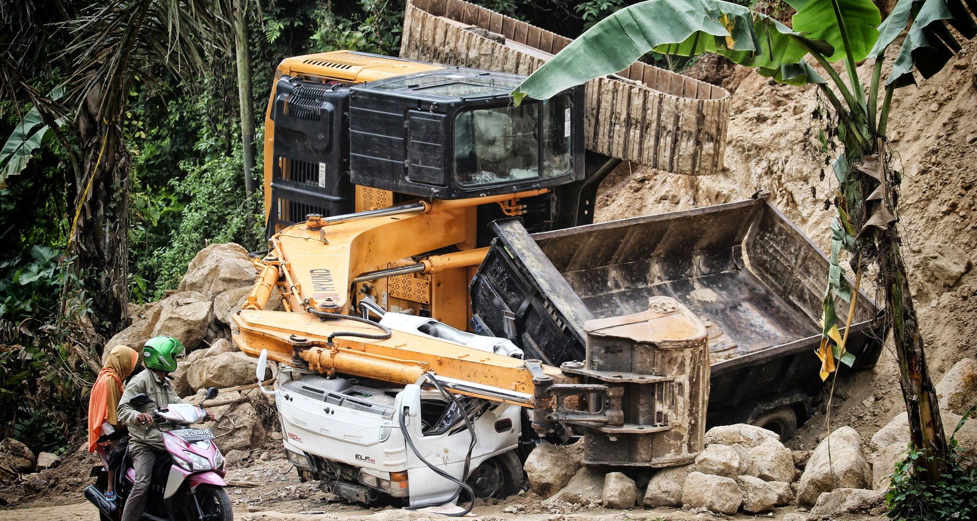 6 Common Causes of Truck Accidents - Alvinology