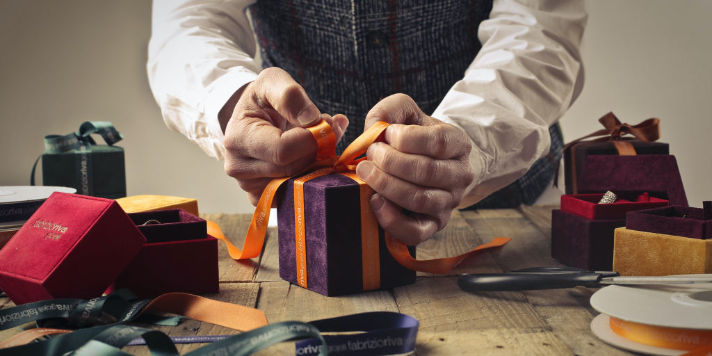 Gift The Right Way - Alvinology