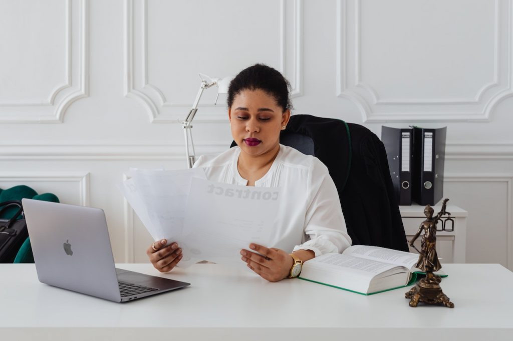 6 Life Situations When it is Wise to Call a Lawyer 6 Life Situations When it is Wise to Call a Lawyer - Alvinology