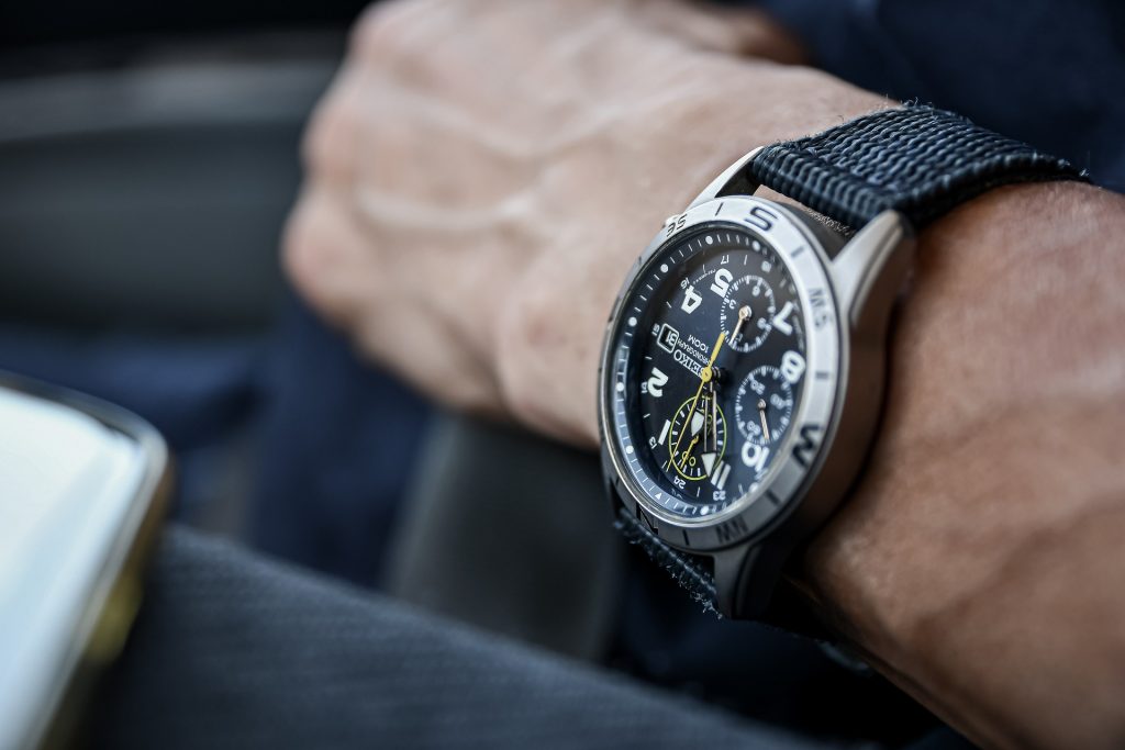 Which Watch Is Suitable for Sports? - Alvinology