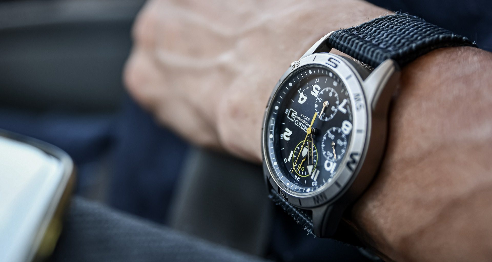 Which Watch Is Suitable for Sports? - Alvinology