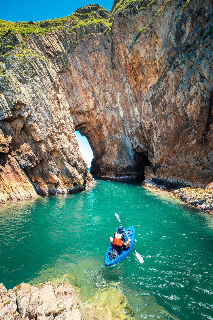 Stretch Your Legs and Get on The Action at these 8 Hong Kong Destinations Stretch Your Legs and Get on The Action at these 8 Hong Kong Destinations - Alvinology