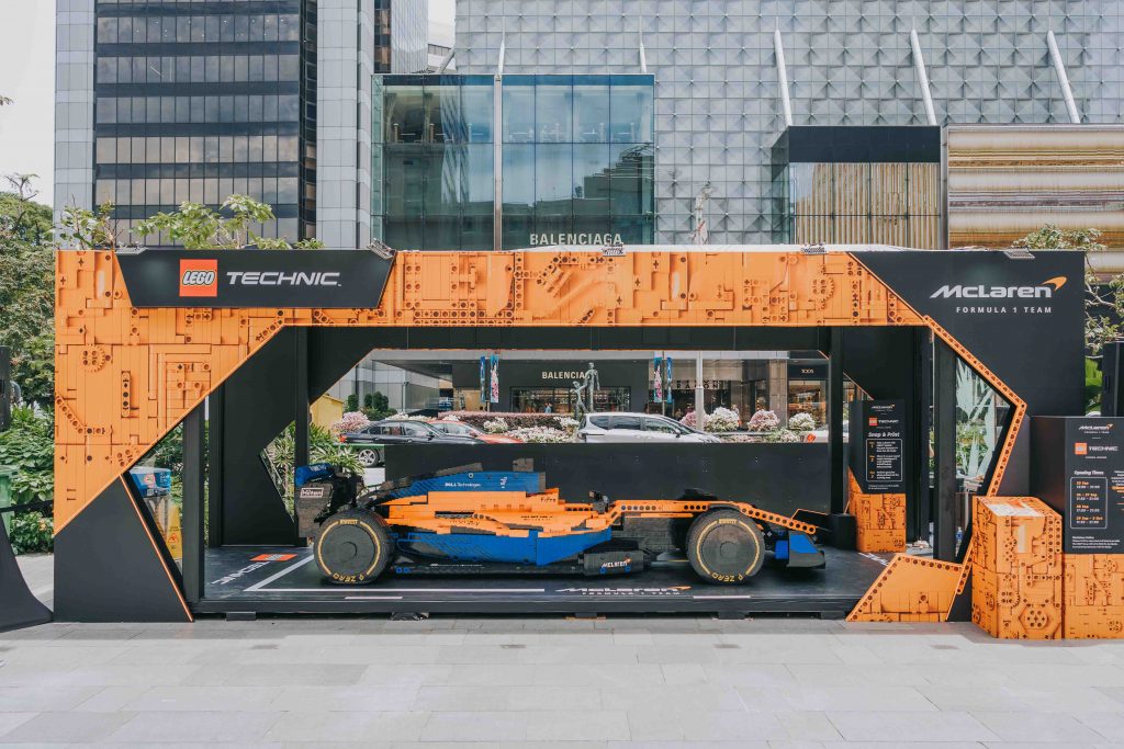 Don’t miss a unique Photo Opp with the Life-sized LEGO Technic McLaren Formula 1 Race Car now parked along Orchard Road - Alvinology