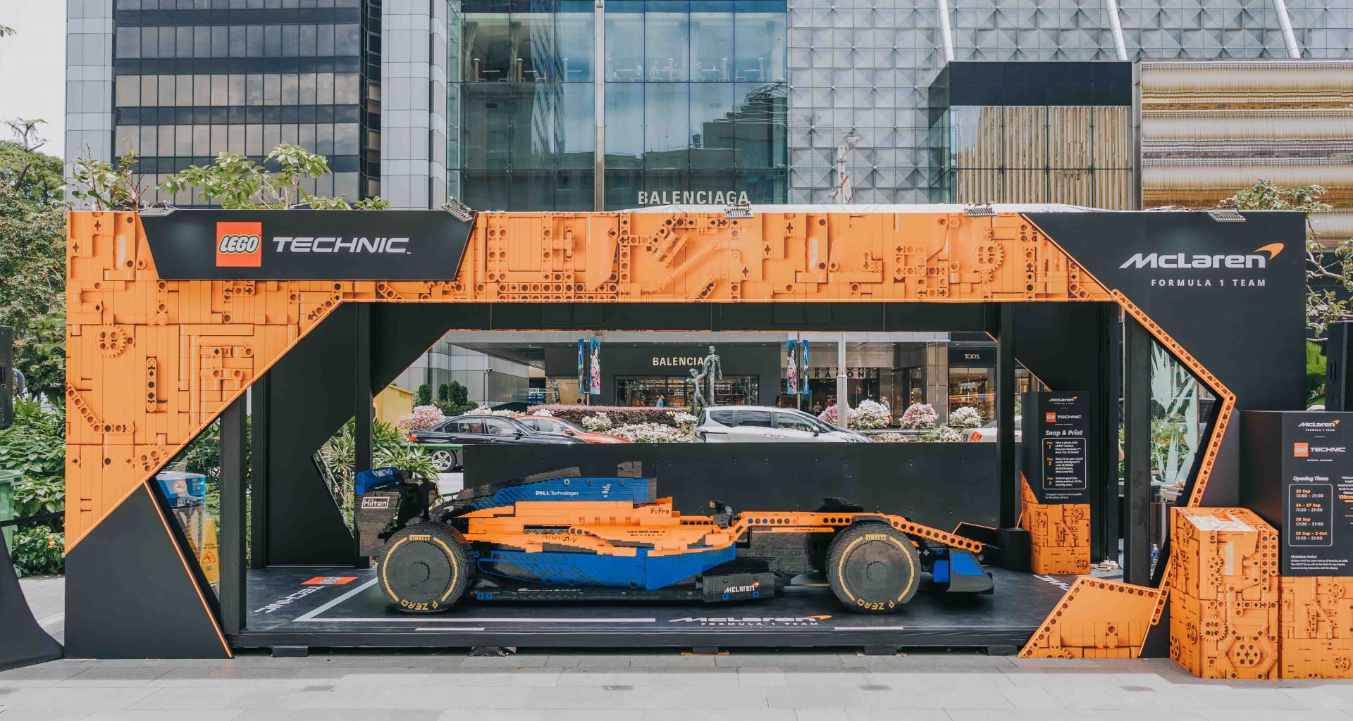 Don’t miss a unique Photo Opp with the Life-sized LEGO Technic McLaren Formula 1 Race Car now parked along Orchard Road - Alvinology