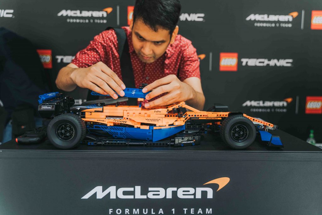 Don’t miss a unique Photo Opp with the Life-sized LEGO Technic McLaren Formula 1 Race Car now parked along Orchard Road - Alvinology