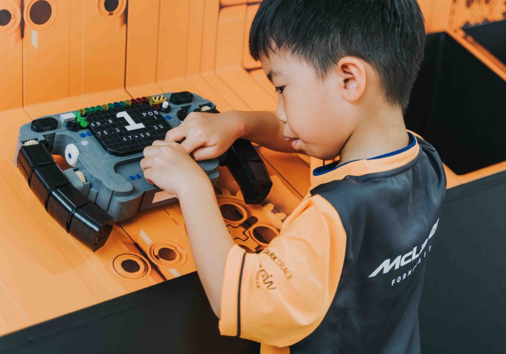 Don’t miss a unique Photo Opp with the Life-sized LEGO Technic McLaren Formula 1 Race Car now parked along Orchard Road - Alvinology