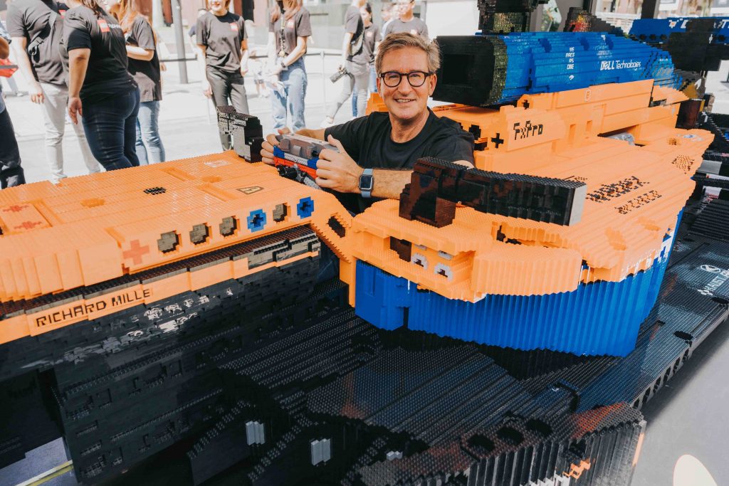 Don’t miss a unique Photo Opp with the Life-sized LEGO Technic McLaren Formula 1 Race Car now parked along Orchard Road - Alvinology