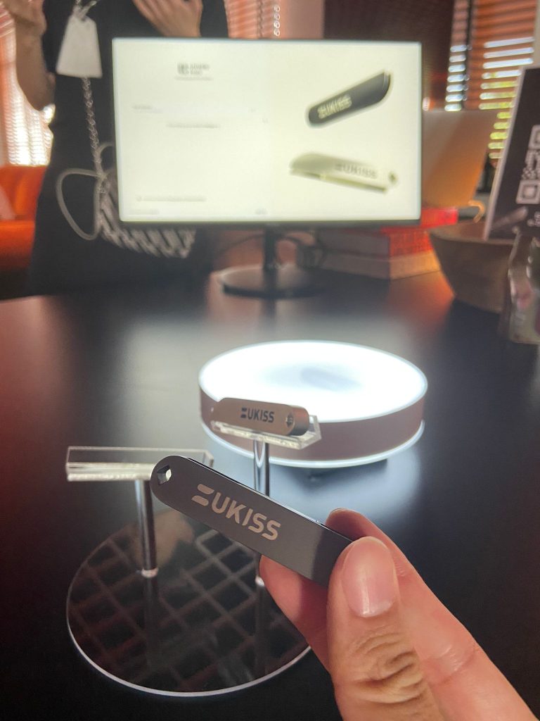 [Review] UKISS Hugware seed phrase-free crypto hardware wallet - Alvinology