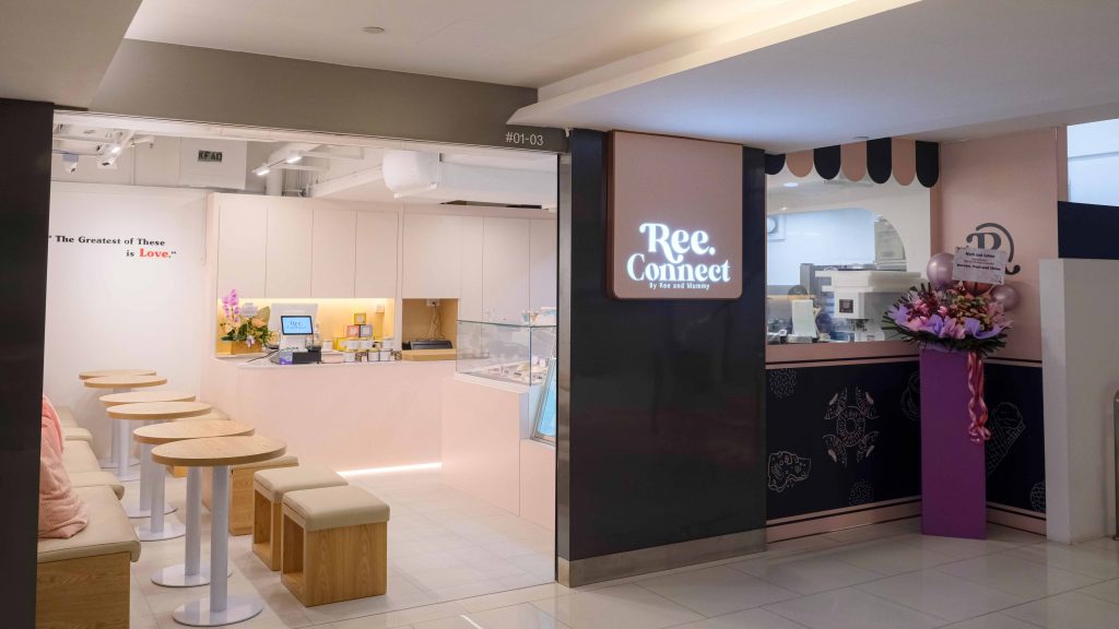 This mom and daughter duo managed through the pandemic by selling cakes online, now has a physical café at Katong V named Ree.Connect - Alvinology