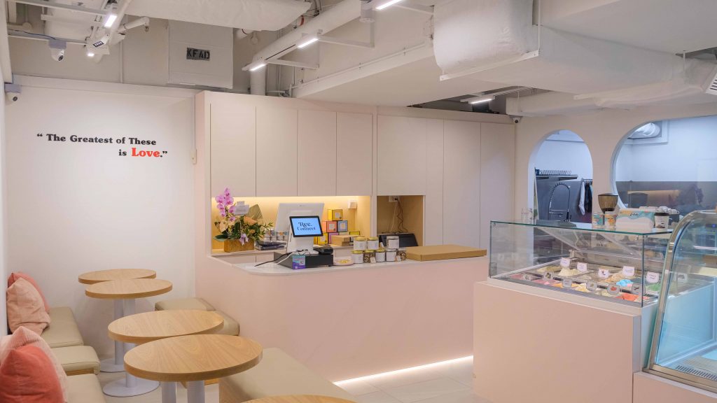 This mom and daughter duo managed through the pandemic by selling cakes online, now has a physical café at Katong V named Ree.Connect - Alvinology