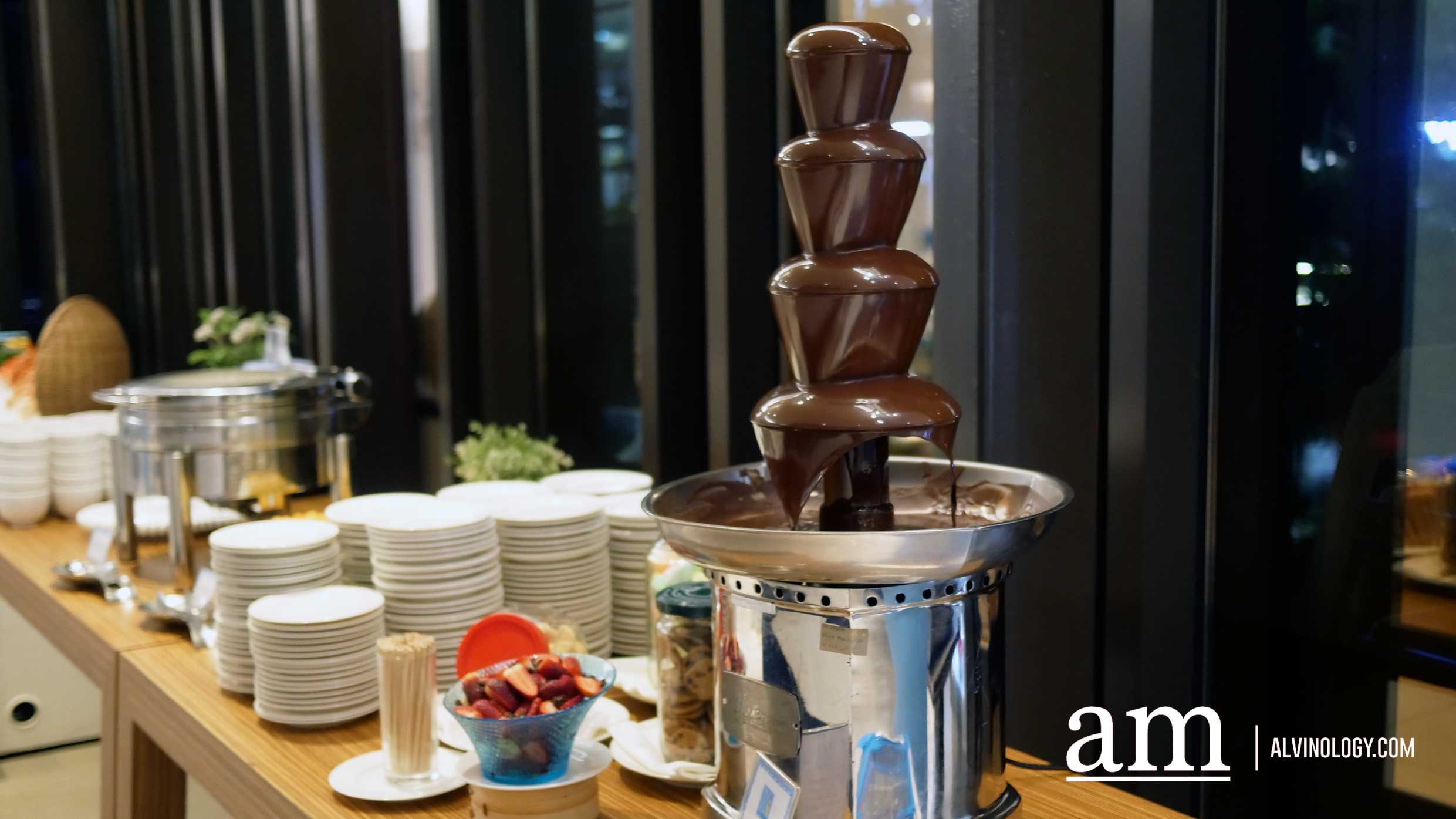 Halal-certified Year-end Festive Buffets at 21 on Rajah at Days Hotel Singapore from just $48 per pax Halal-certified Year-end Festive Buffets at 21 on Rajah at Days Hotel Singapore from just $48 per pax - Alvinology