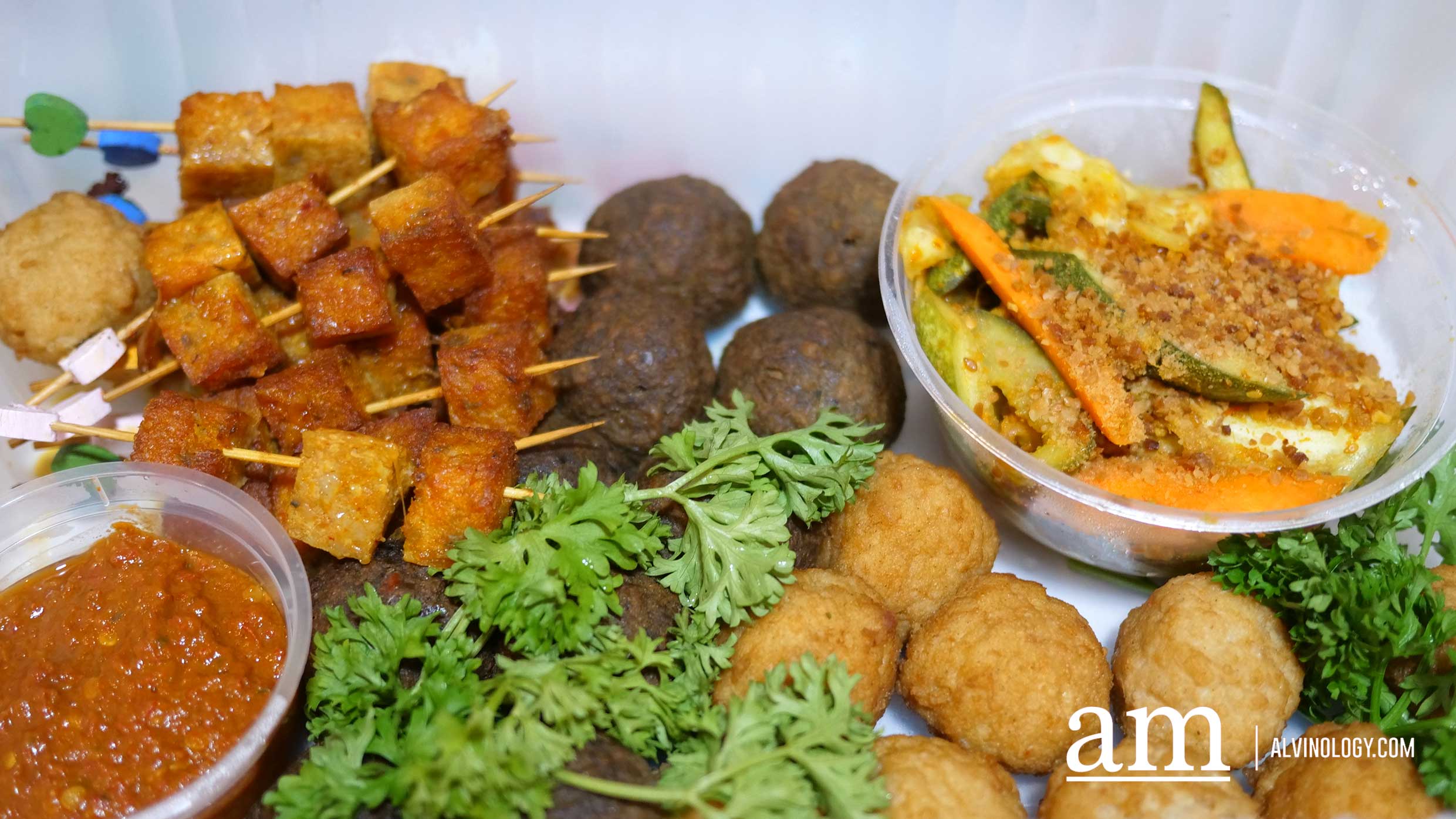 Peranakan Christmas Flavours from Chili Api Catering - Festive Mini Party Set from $288 for 8 to 10 pax Peranakan Christmas Flavours from Chili Api Catering - Festive Mini Party Set from $288 for 8 to 10 pax - Alvinology