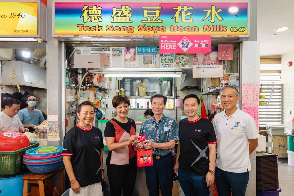 Use DBS PayLah! when buying your meal every Friday at any SGQR-enabled hawker stalls and enjoy a subsidy of S$3! - Alvinology