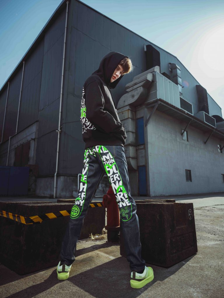 Wear the ultimate “it” factor on apparels and gaming peripherals with Razer x EVISU’s new collection - Alvinology