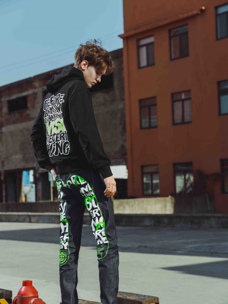 Wear the ultimate “it” factor on apparels and gaming peripherals with Razer x EVISU’s new collection - Alvinology