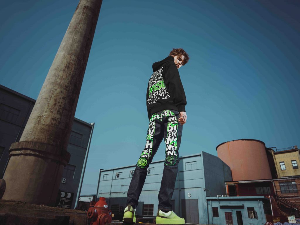 Wear the ultimate “it” factor on apparels and gaming peripherals with Razer x EVISU’s new collection - Alvinology