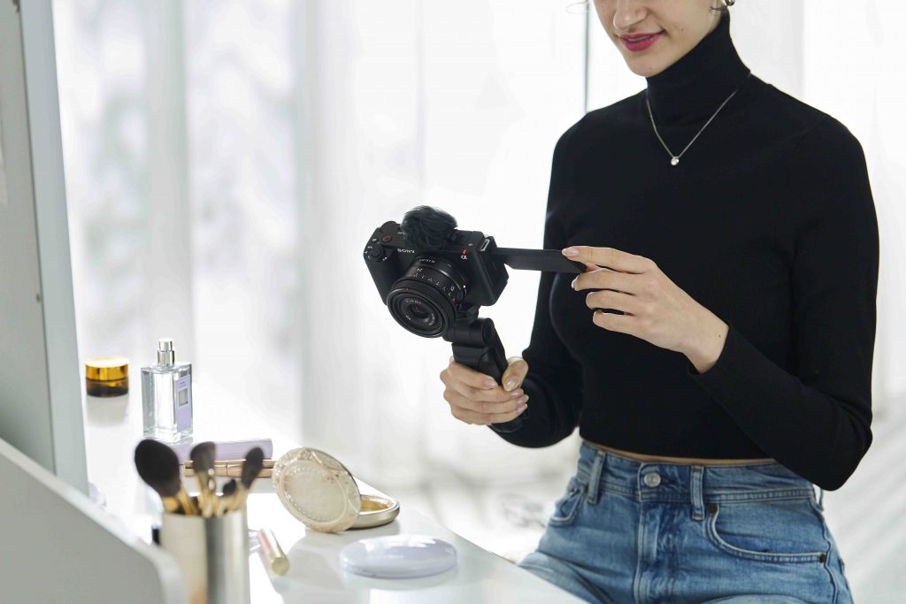 New Sony ZV-E1 just might be the world’s smallest, lightest, full-frame interchangeable lens vlog camera New Sony ZV-E1 just might be the world’s smallest, lightest, full-frame interchangeable lens vlog camera - Alvinology