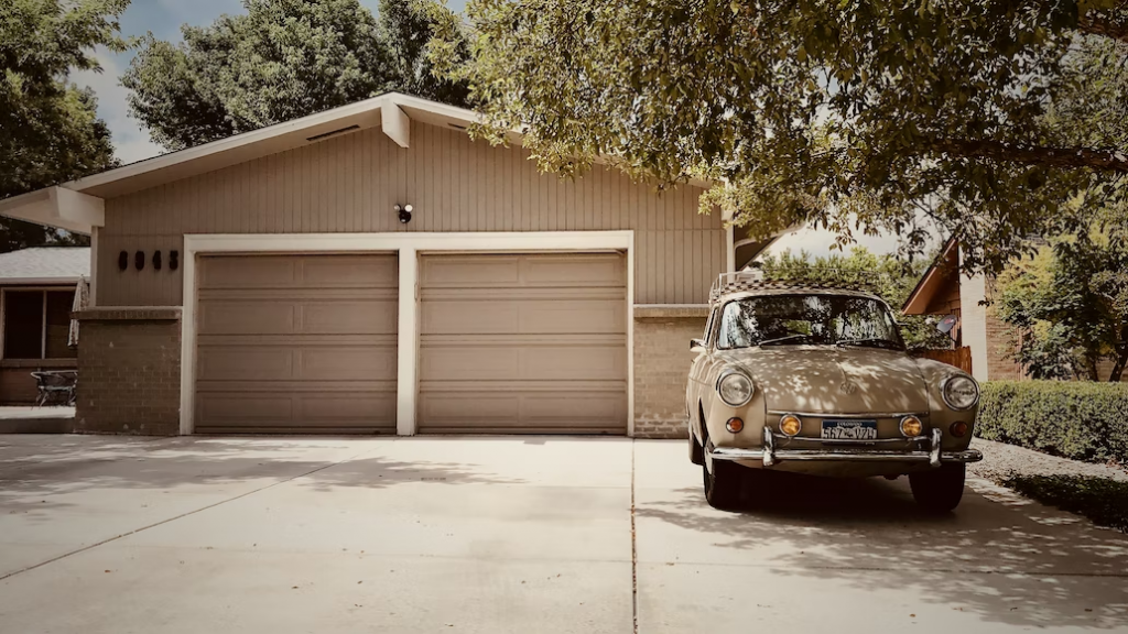 Brilliant Ways to Transform an Empty Garage - Alvinology