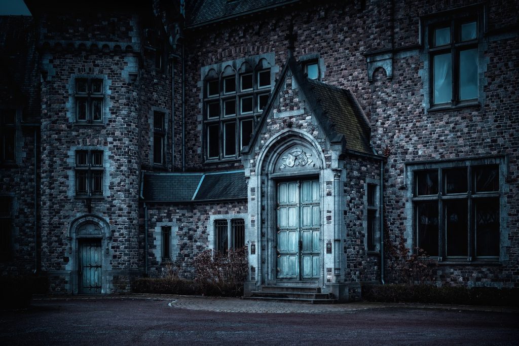 Haunted Castles: Exploring Europe's Most Spooky And Mysterious Fortresses - Alvinology