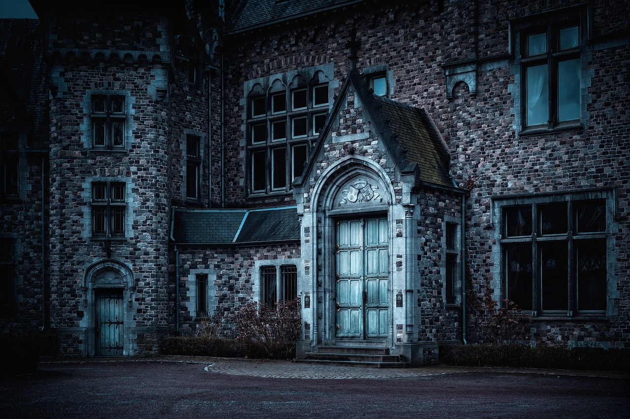 Haunted Castles: Exploring Europe's Most Spooky And Mysterious Fortresses - Alvinology