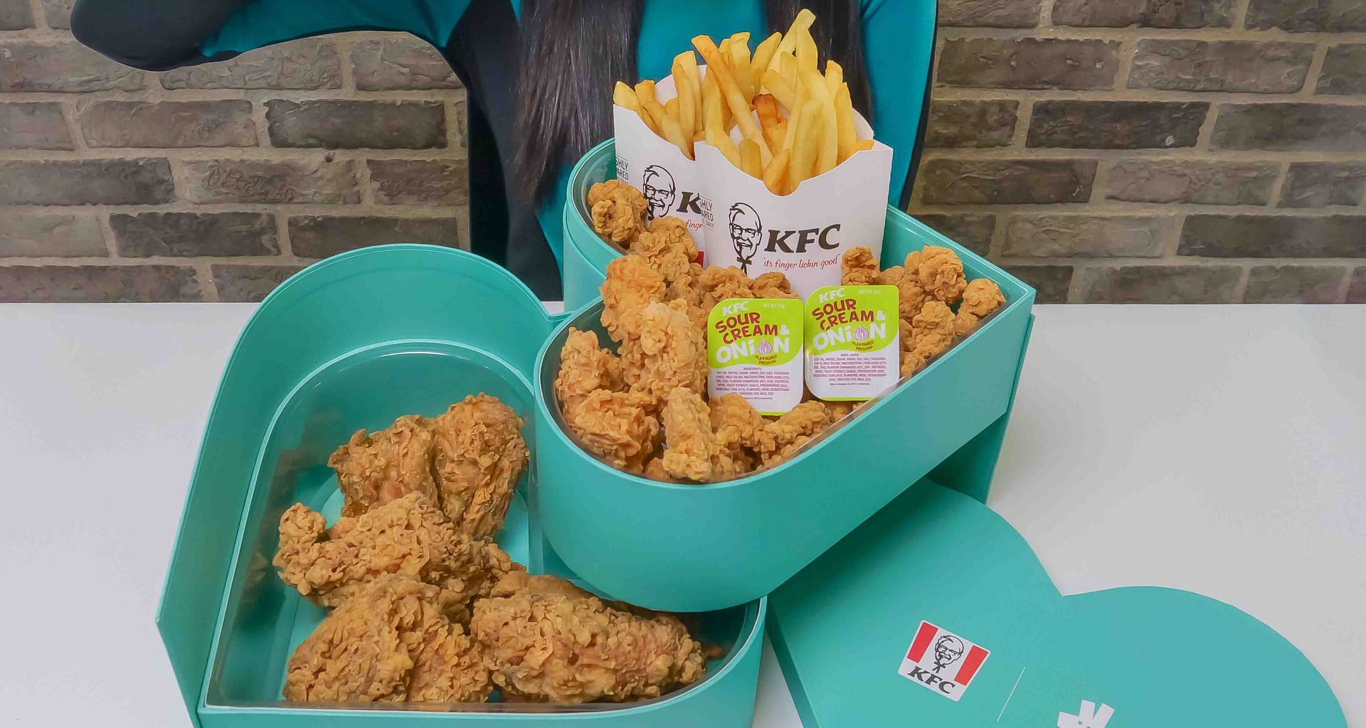 List of Merchants to enjoy up to 30% OFF this Mother’s Day via Deliveroo; plus a special KFC Mother’s Day Feast! - Alvinology