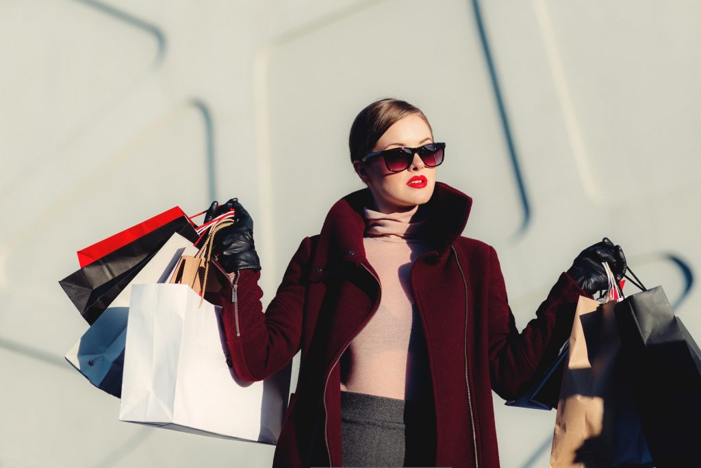 Fragrance and Fashion: How Do Scents Complement Style? - Alvinology