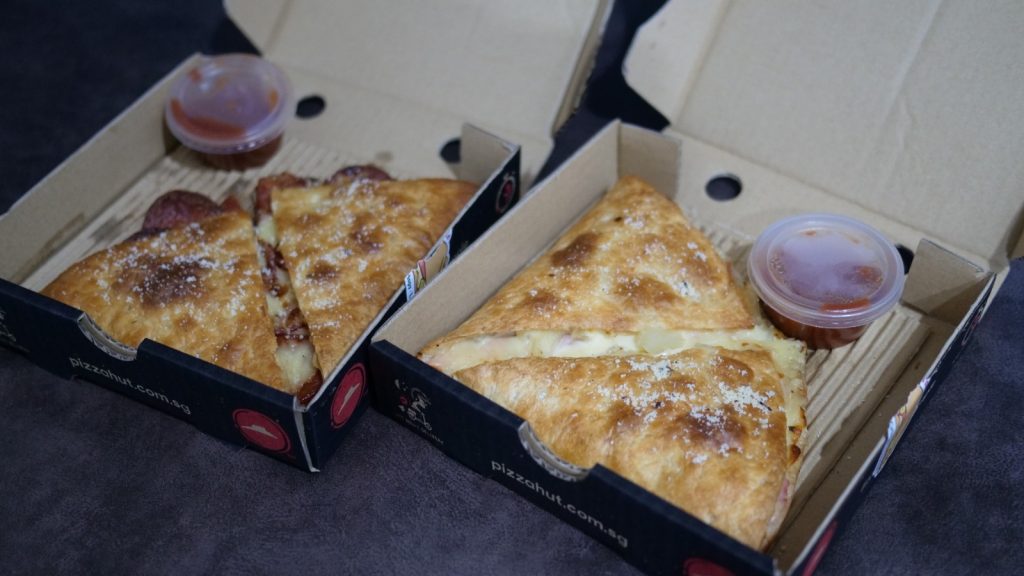 [Review] Pizza Hut Melts, the Perfect Pizza for Tidy Eaters - Alvinology