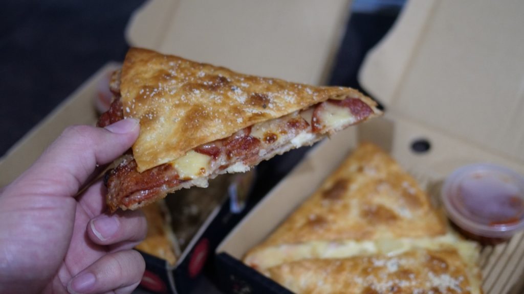 [Review] Pizza Hut Melts, the Perfect Pizza for Tidy Eaters - Alvinology