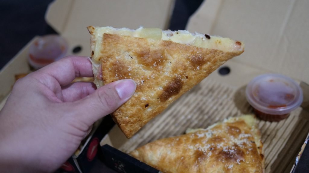 [Review] Pizza Hut Melts, the Perfect Pizza for Tidy Eaters - Alvinology