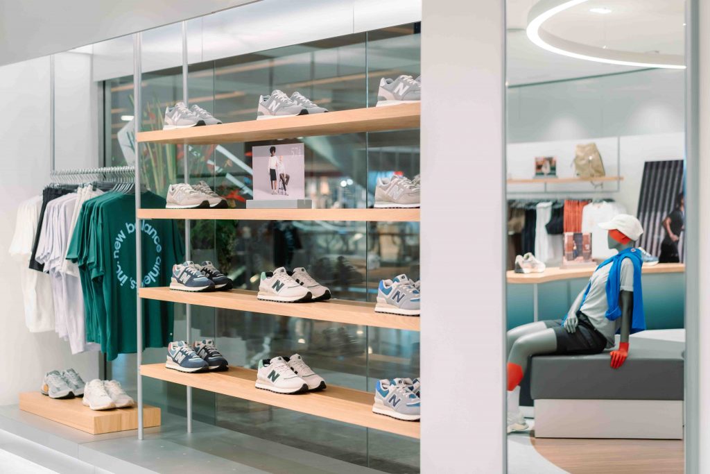 New Balance at Paragon Shopping Centre is the next footwear and apparel stop for athletes and fashion enthusiasts alike New Balance at Paragon Shopping Centre is the next footwear and apparel stop for athletes and fashion enthusiasts alike - Alvinology