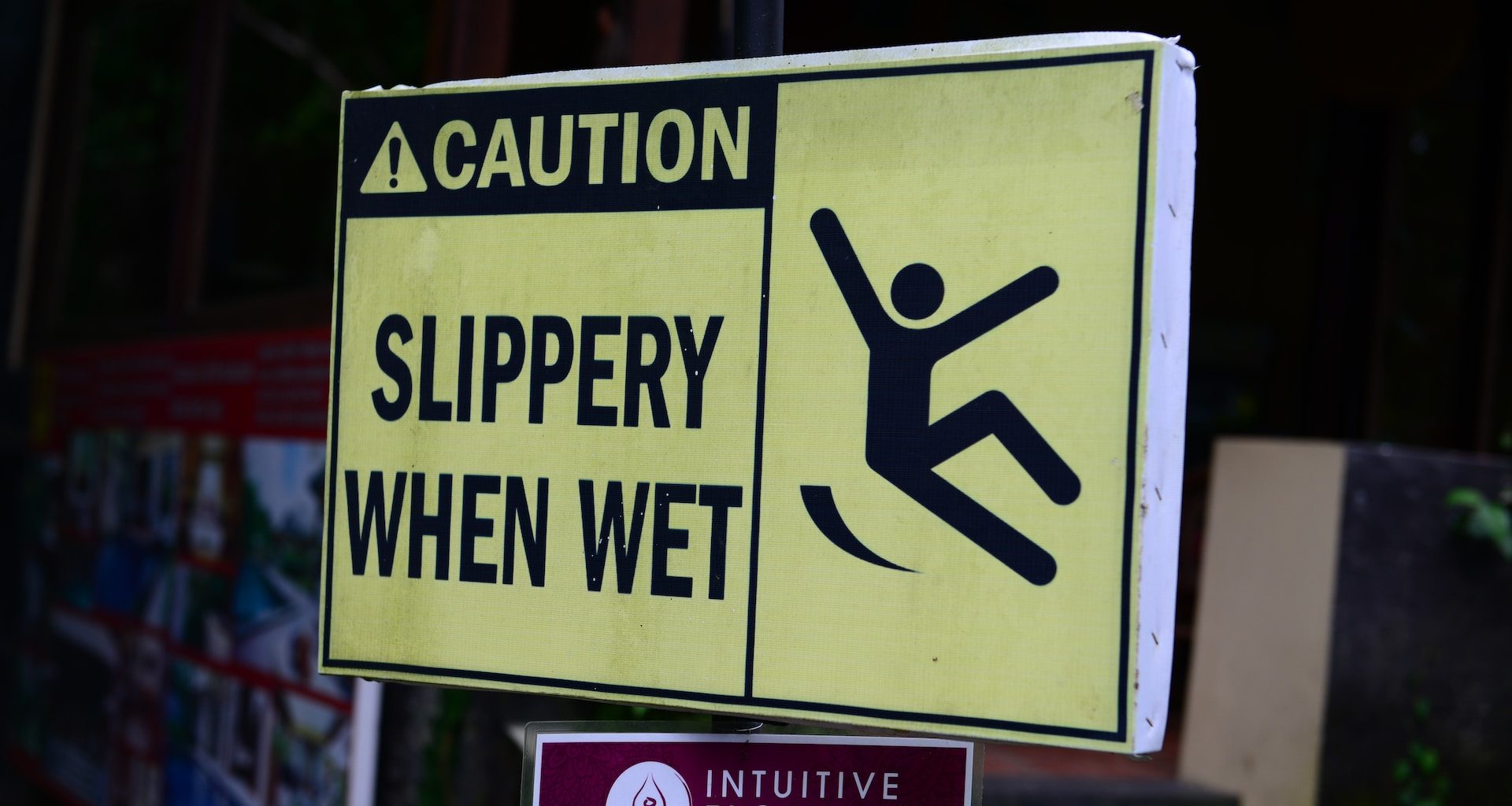Navigating Slippery Grounds: Determining Fault in Slip-Related Incidents - Alvinology