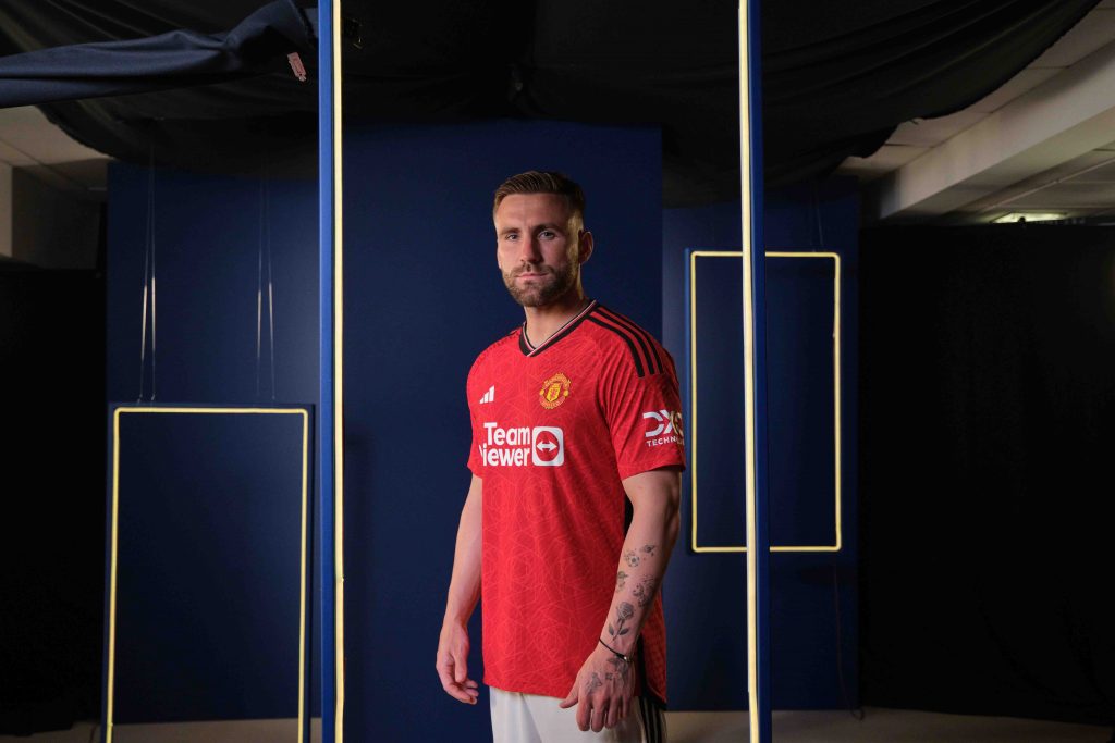 Unlocking Beauty Power Play: Estée Lauder's Dynamic Partnership with Manchester United Unlocking Beauty Power Play: Estée Lauder's Dynamic Partnership with Manchester United - Alvinology
