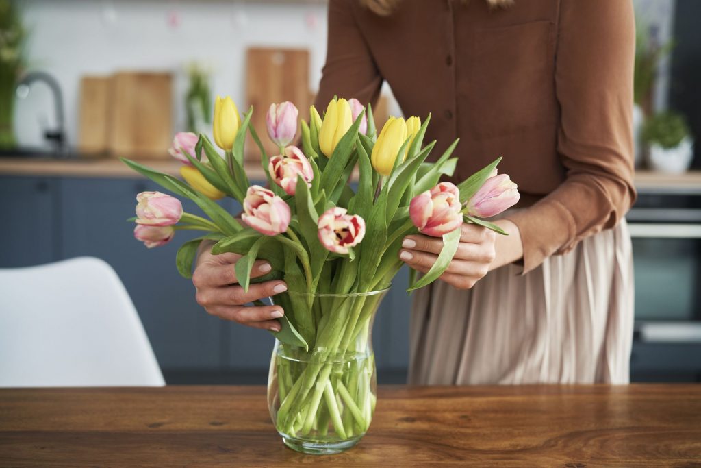 Unveiling the Secrets to Keeping Fresh Cut Flowers Alive Longer - Alvinology