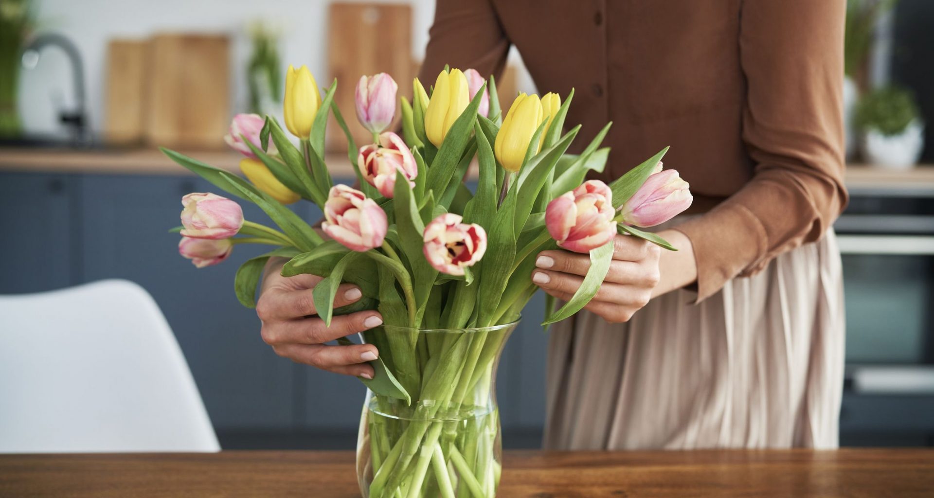 Unveiling the Secrets to Keeping Fresh Cut Flowers Alive Longer - Alvinology