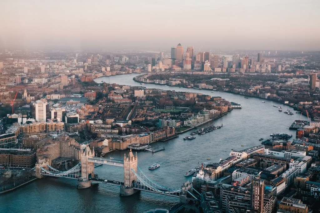 Beyond Big Ben: 8 Unique Encounters for Travelers in England Beyond Big Ben: 8 Unique Encounters for Travelers in England - Alvinology
