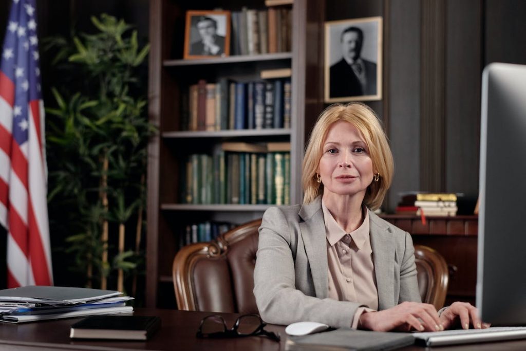 Why Expertise Matters: Making Informed Choices in Lawyer Selection - Alvinology
