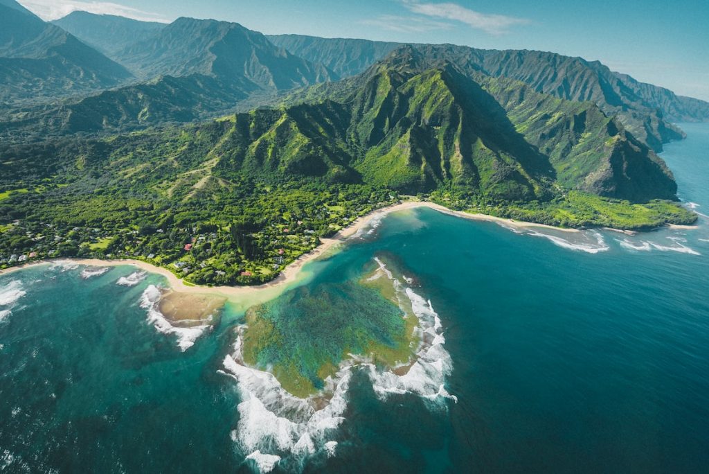 How Hawaii's Natural Wonders Enchant Travelers How Hawaii's Natural Wonders Enchant Travelers - Alvinology